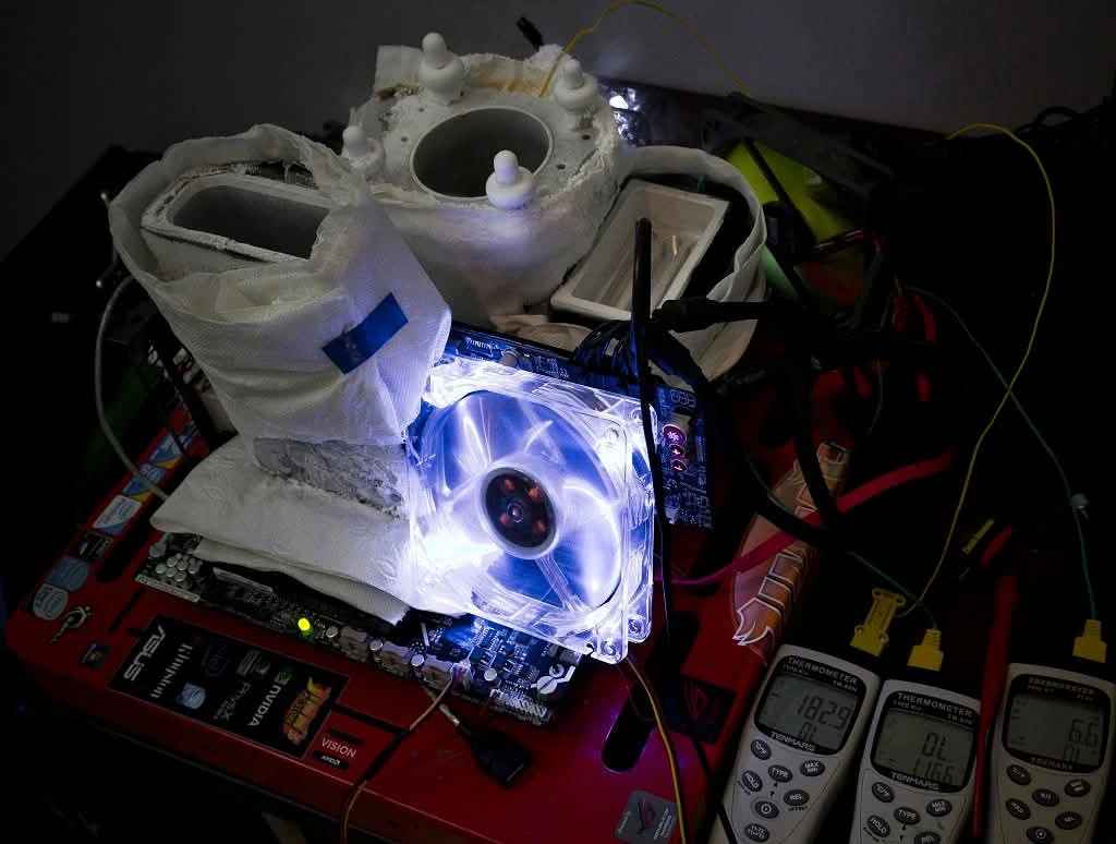 SF3D overclocking bench in Las Vegas at the AMD world record event, with insulation, a fan and three thermometers reading sub-zero temperatures